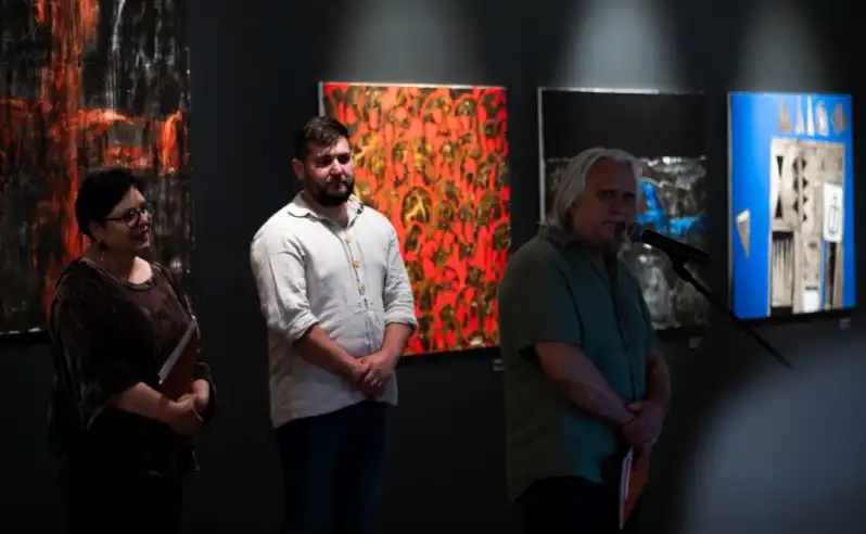 W Galerii Sztuki Współczesnej BWA SOKÓŁ otwarto wystawę „Adrian Prykop. Materialny i duchowy”