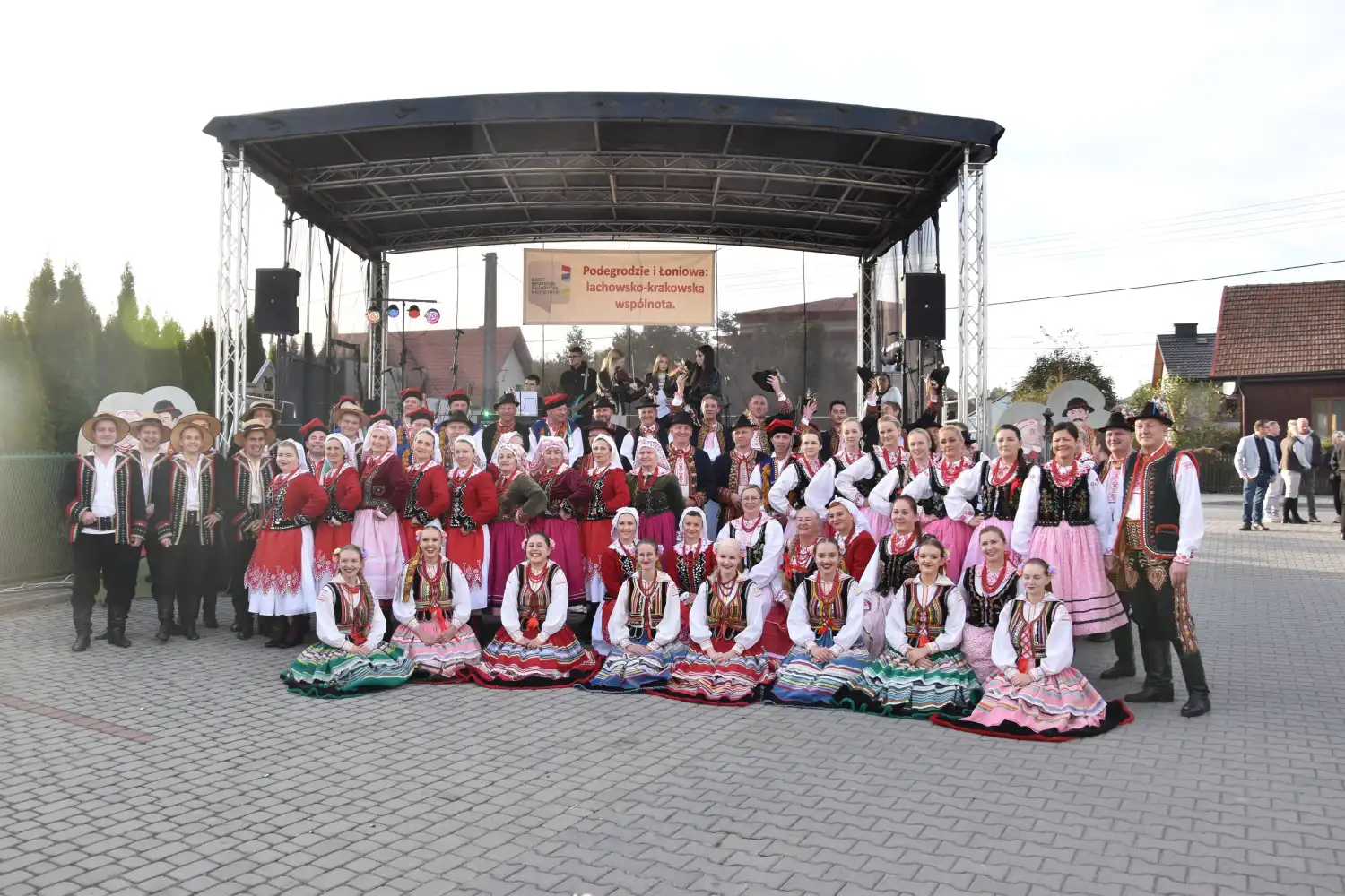 W rytmie tradycji. Podegrodzie i Łoniowa razem na scenie
