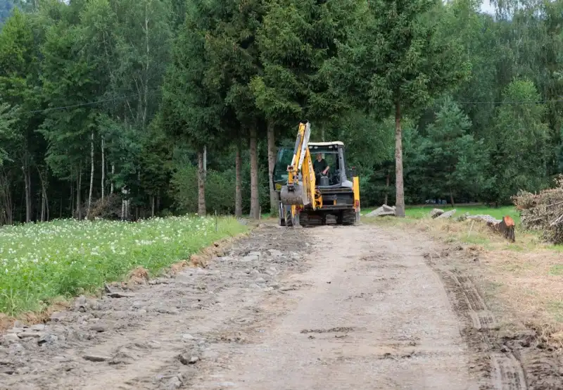 Postępują prace przy budowie drogi Lipnica Wielka Podlas