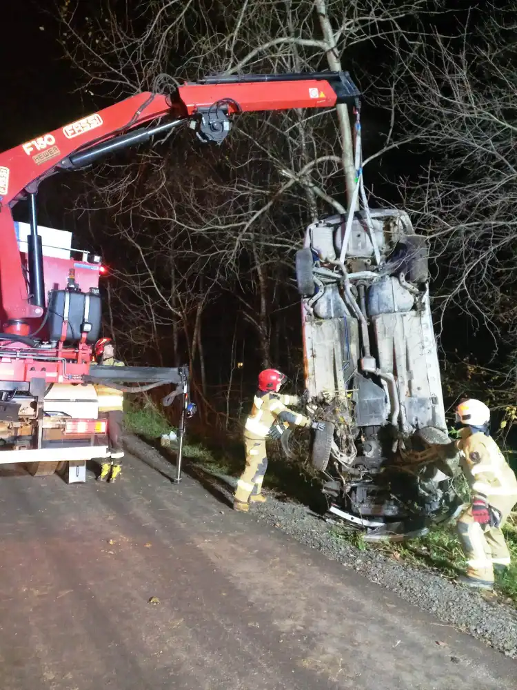 Groźny wypadek drogowy w Moszczenicy Wyżnej. Dwie osoby trafiły do szpitala