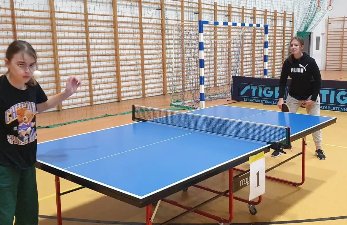 X Powiatowy Turniej Tenisa Stołowego w Łącku. W zawodach wzięło udział blisko 200 zawodników