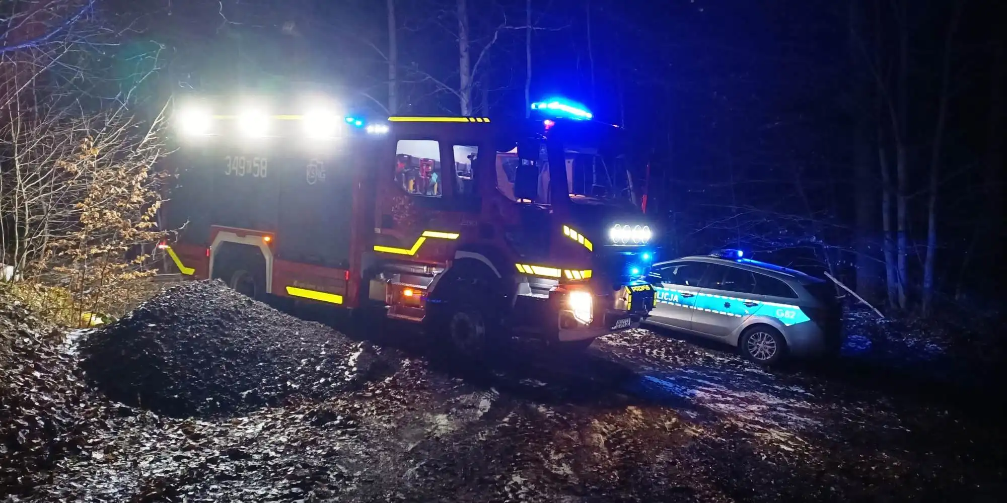Wypadek samochodowy w Woli Kosnowej. Mercedes blokował drogę przez ponad 3 godziny