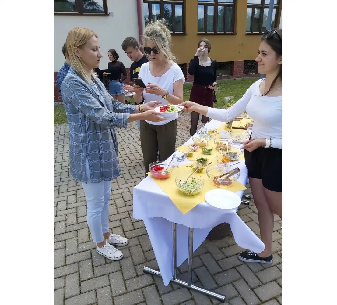 Hotelarze z ZSP w Krynicy-Zdroju zachęcają do zdrowego trybu życia