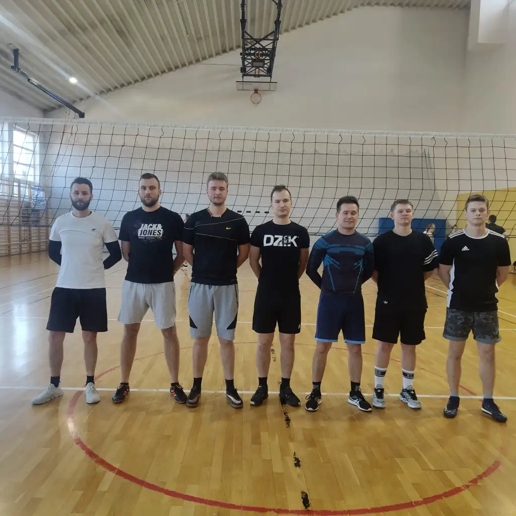 Strażacy w akcji na boisku. Turniej Piłki Siatkowej w Tymbarku