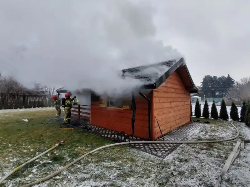Nowy Sącz ul. Ogrodowa: płonął domek letniskowy
