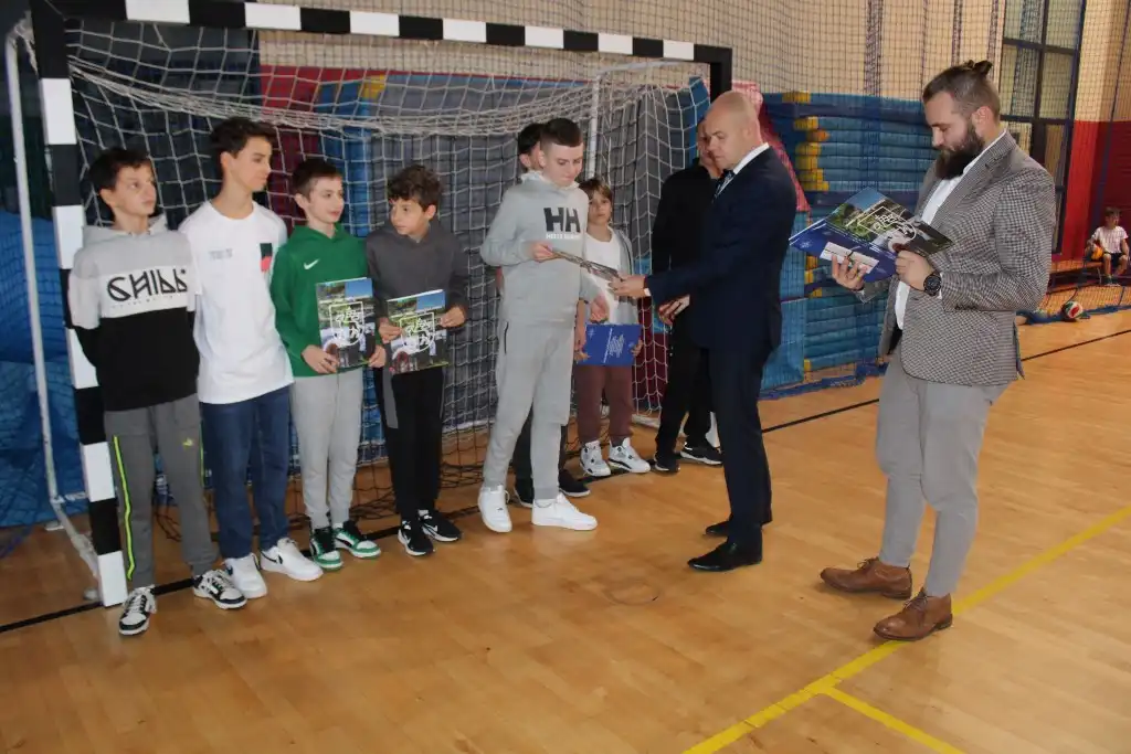 Listy gratulacyjne i niespodzianki dla młodych talentów z Piwnicznej-Zdroju