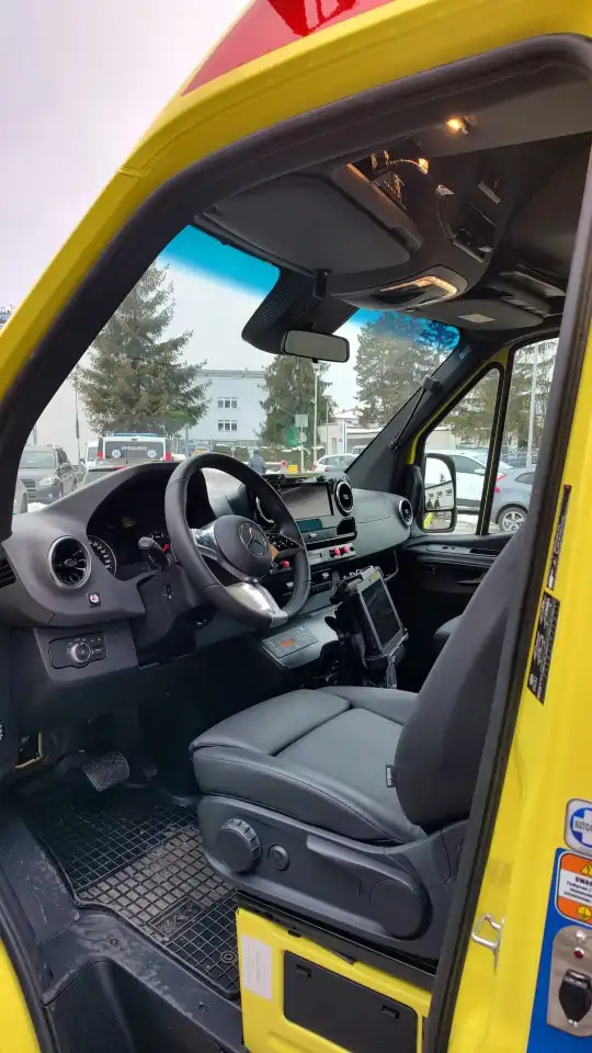 Nowy ambulans w Gorlicach. Nowoczesna pomoc w trudnych warunkach