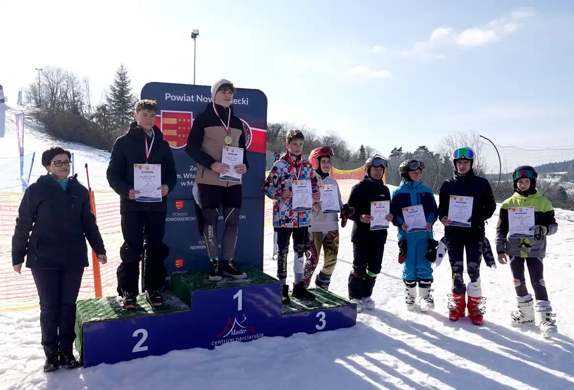 Zawody w narciarstwie alpejskim w Tyliczu. Na stok wyruszyło aż 200 zawodników