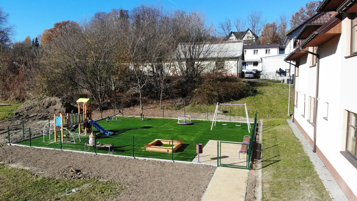 Gmina Łącko ma dwa nowe place zabaw