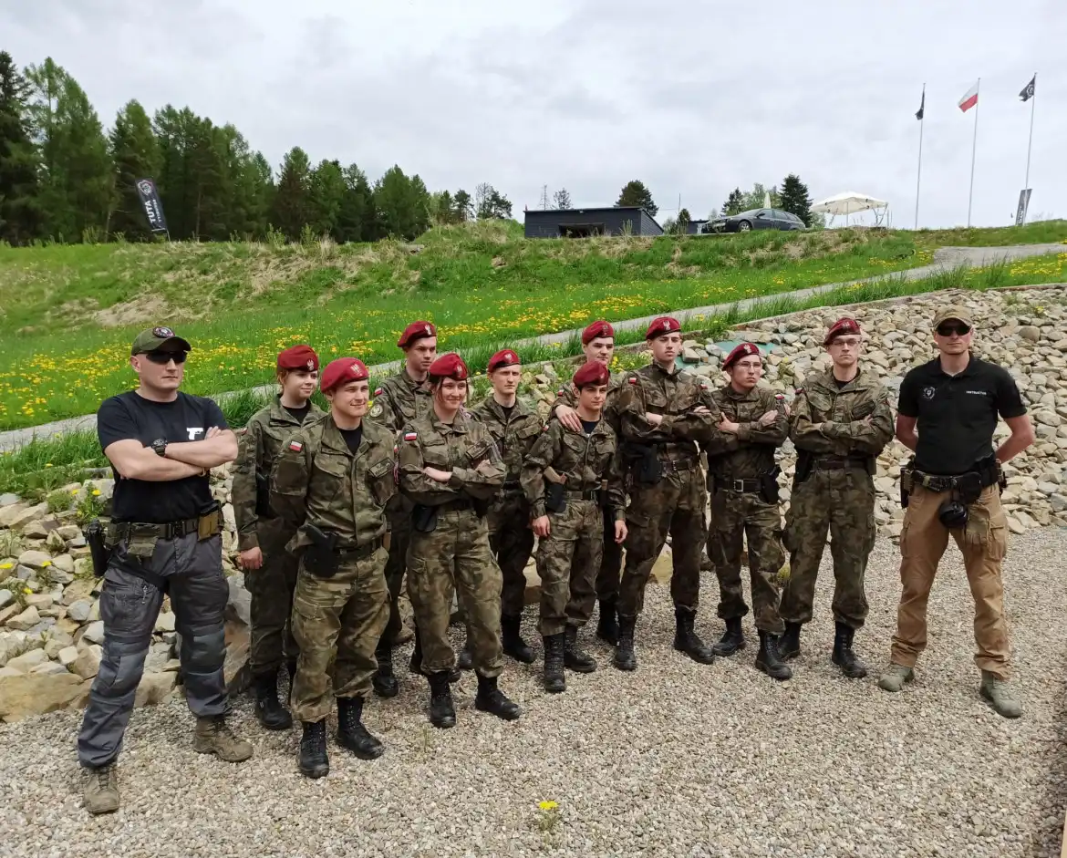 Uczniowie klasy wojskowej ZS w Marcinkowicach uczestniczyli w zajęciach strzeleckich