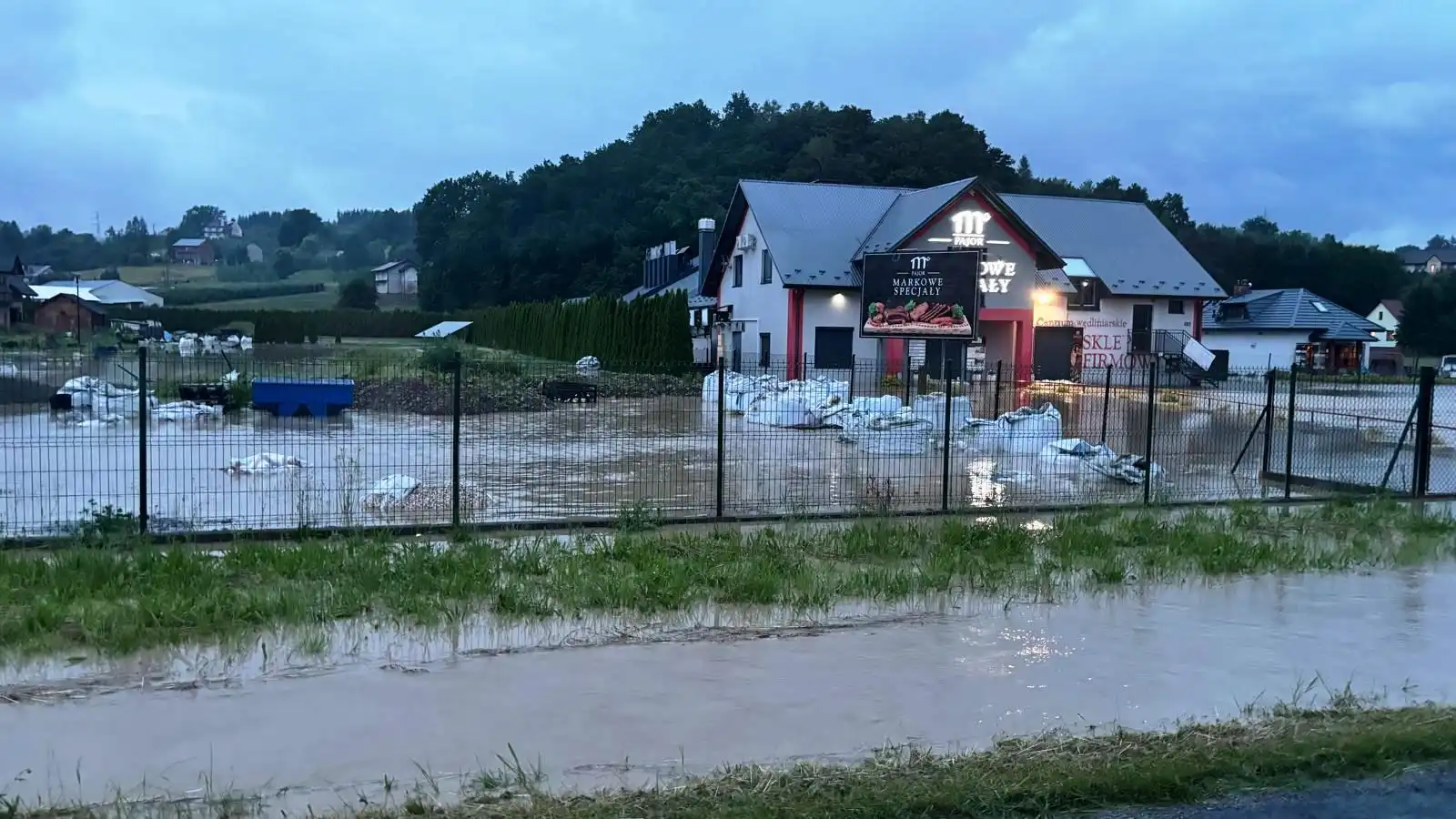 Intensywne opady deszczu na Sądecczyźnie. Interweniowali strażacy