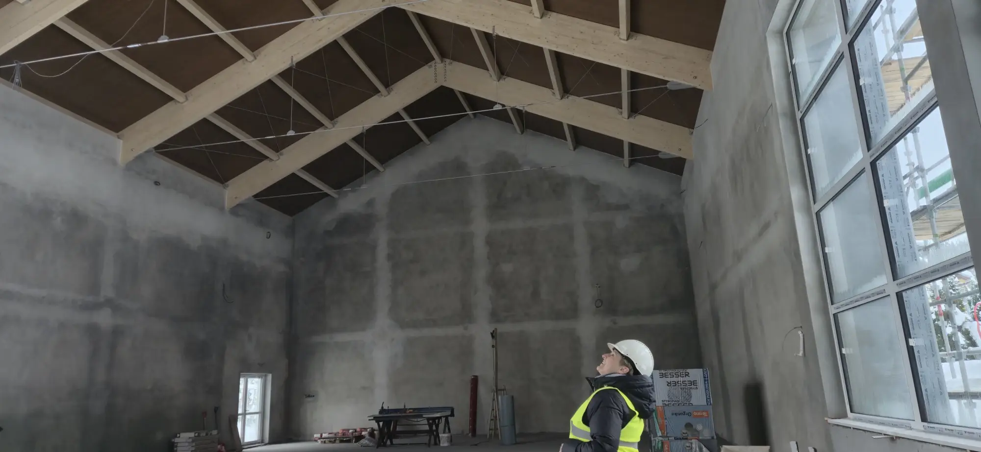 Budowa hali sportowej przy szkole w Skrudzinie zgodnie z planem