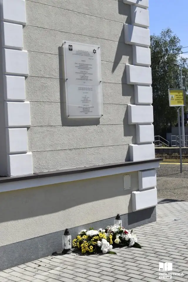 Biecz uczcił pamięć ofiar Zagłady. Złożono kwiaty i zapalono znicze