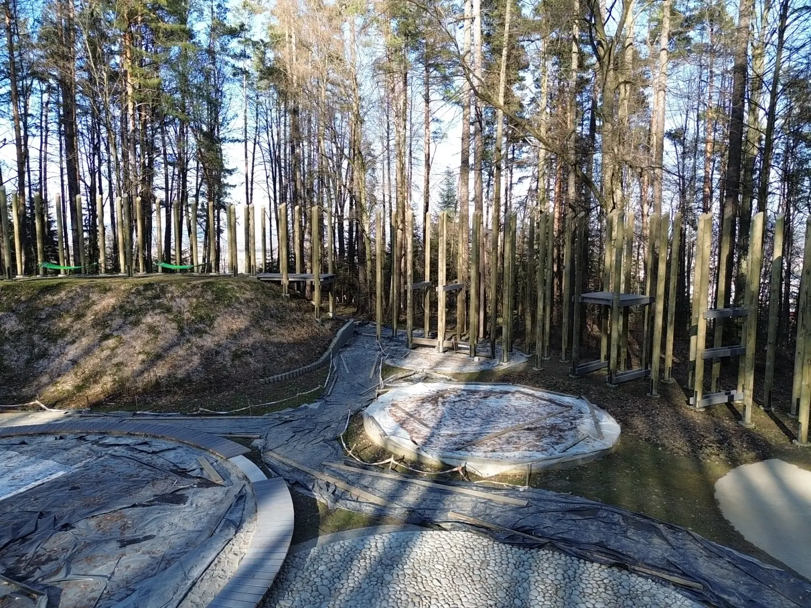 Kładka nad lasem i cztery sfery do odkrycia. Orbisfera nabiera kształtów