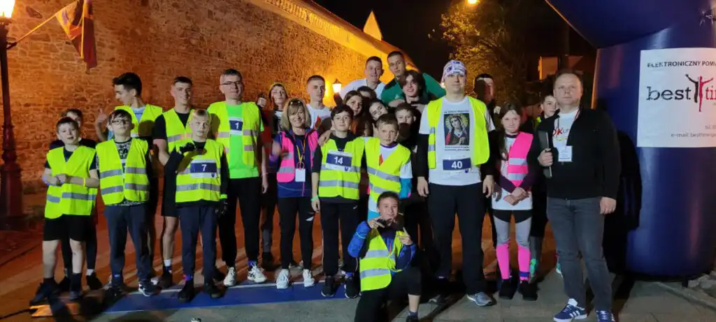 Stary Sącz: Nocni biegacze wrócili na trasy starówki