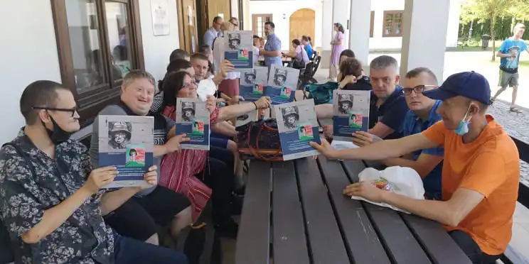 Międzynarodowa wystawa prac inspirowanych twórczością Nikifora i Violi Berki w Miasteczku Galicyjskim