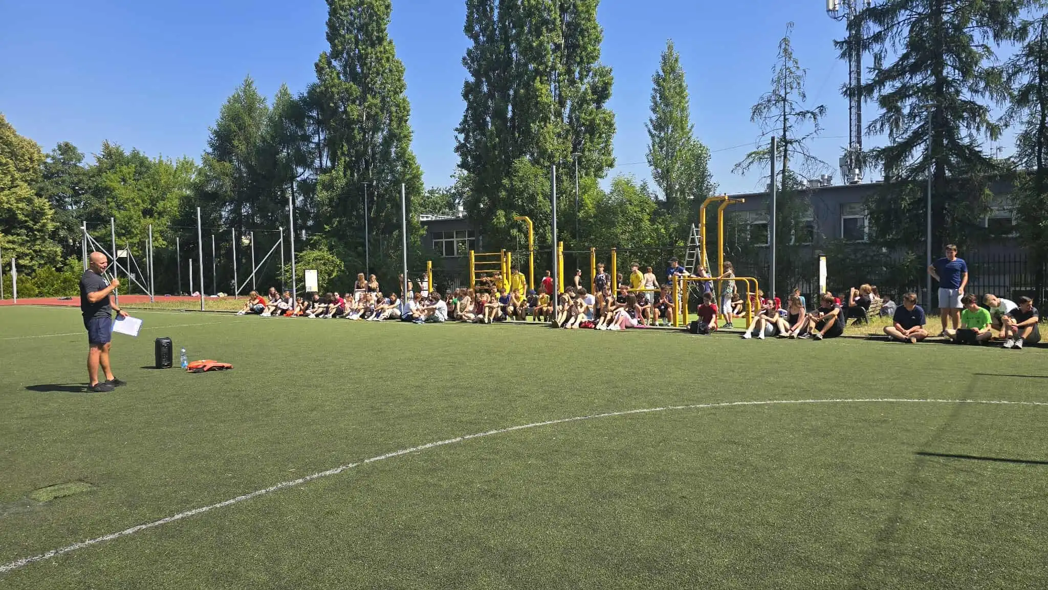 Bezpieczne wakacje nad wodą. WOPR edukuje młodzież