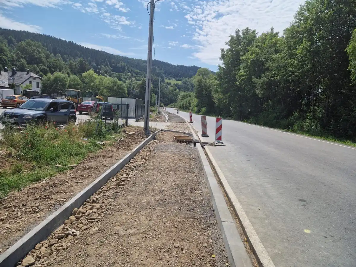 Budowa chodników na terenie gminy Kamionka Wielka ruszyła. Widać już pierwsze efekty