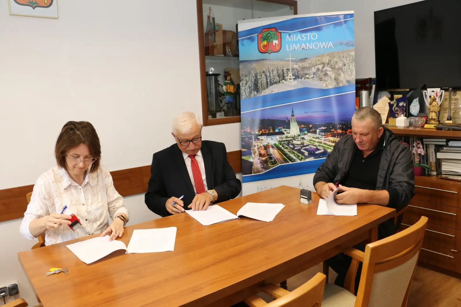 Podpisano umowę na przebudowę drogi wewnętrznej od ul. Jabłonieckiej w Limanowej