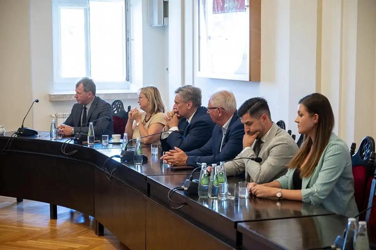 Wicemarszałek Józef Gawron spotkał się z samorządowcami ziemi gorlickiej. Dyskutowano o zmianach Programu Ochrony Powietrza