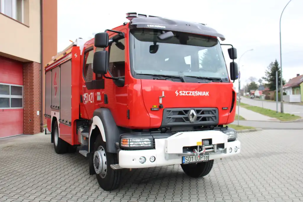 Strażacy z PSP Limanowa mają nowy samochód ratowniczo-gaśniczy