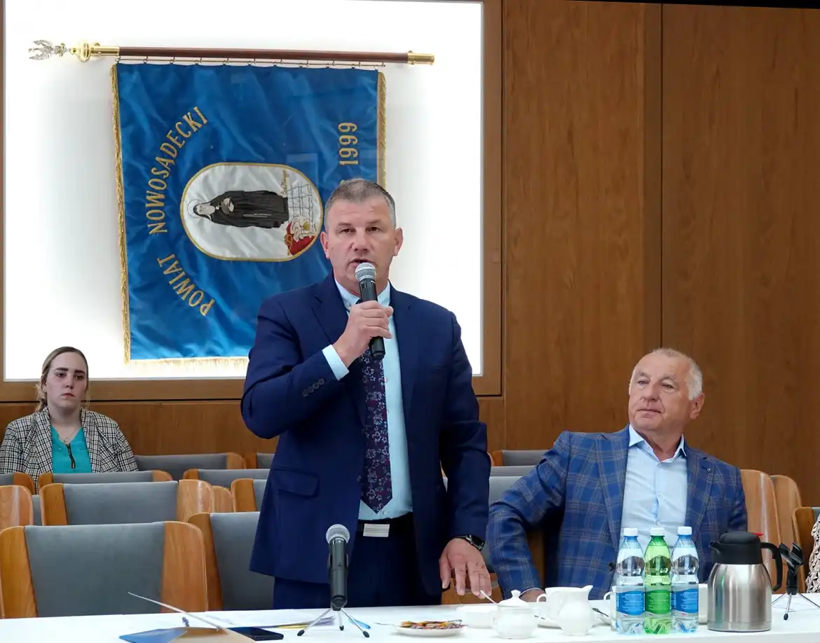 Posiedzenie Powiatowego Zespołu Zarządzania Kryzysowego. Dyskutowano o bezpieczeństwie podczas wakacji