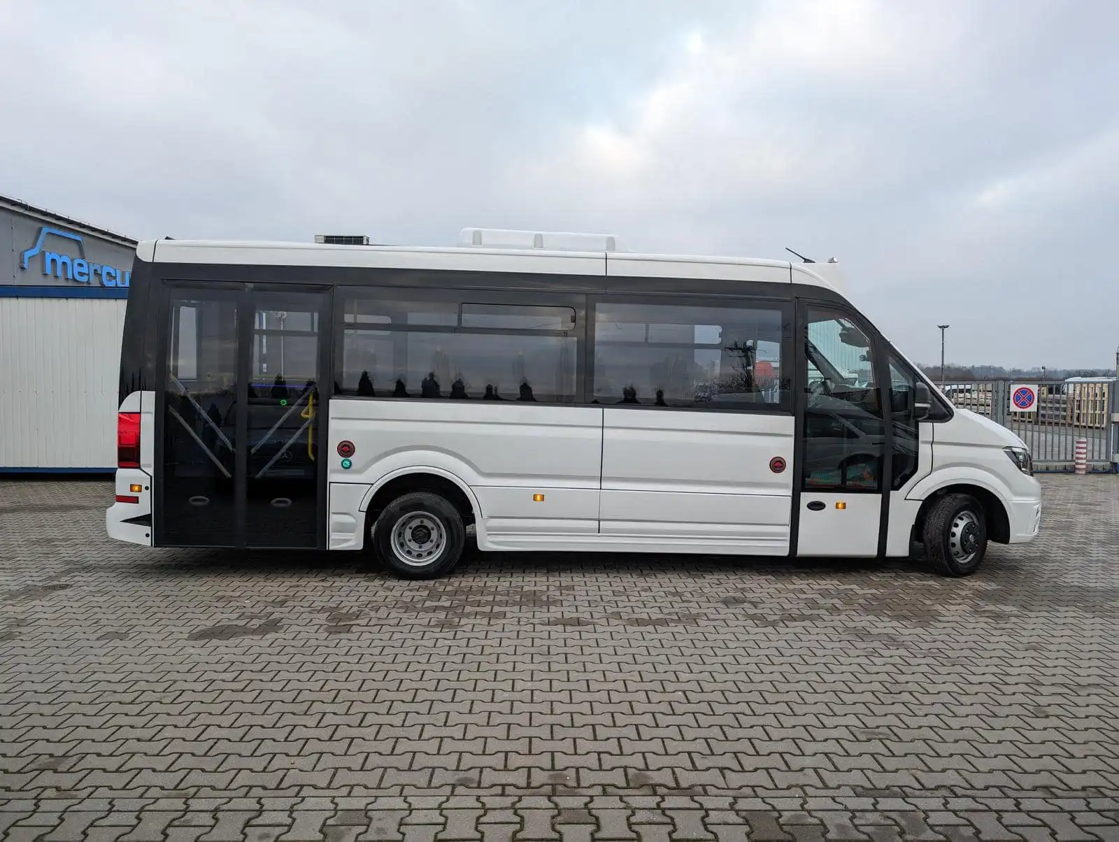 Nowoczesność na trasie Wola Kurowska – Nowy Sącz. Nowy autobus i zniżki dla seniorów
