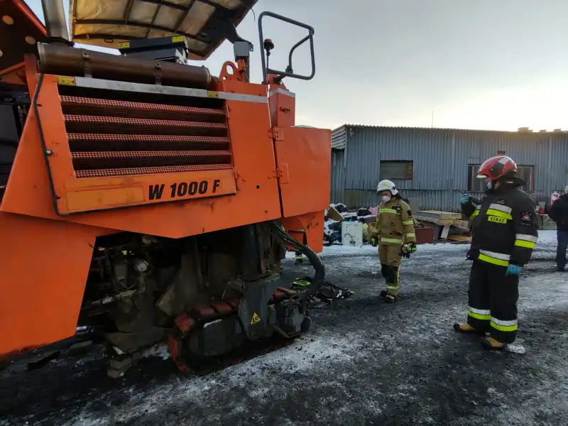 Grybów: Mężczyzna został wciągnięty do maszyny drogowej