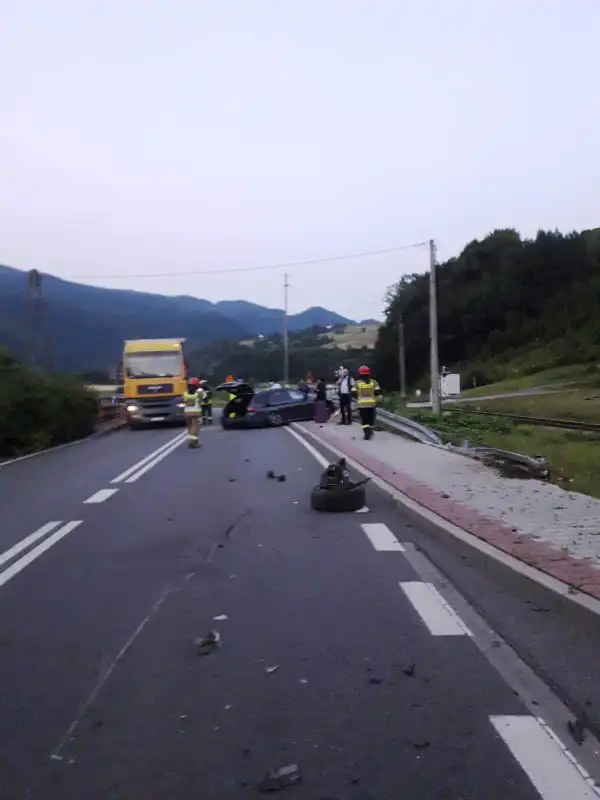 Kraksa w Barcicach. Zderzyły się dwie osobówki