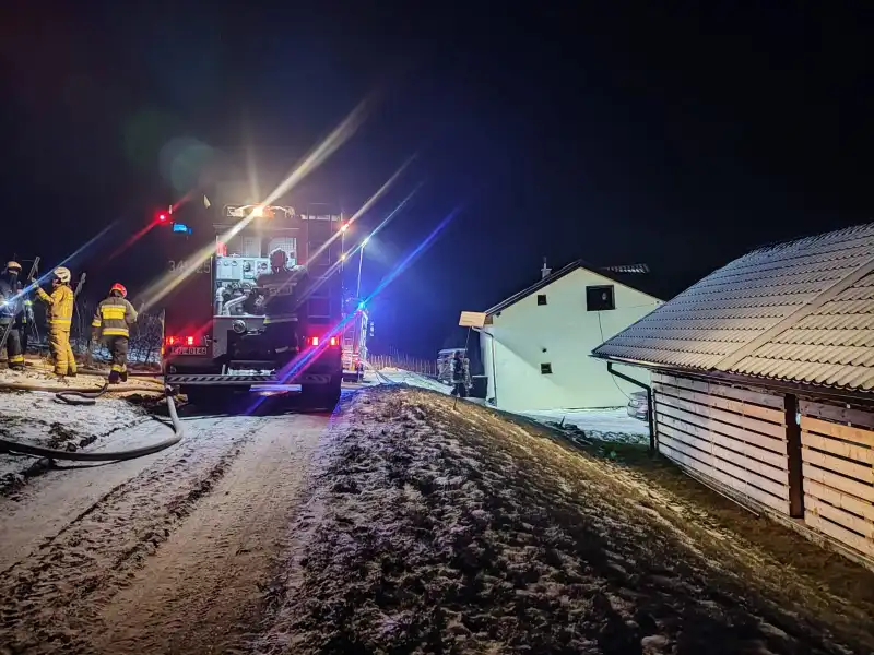 Pożar w Zbyszycach. Paliło się na parterze budynku mieszkalnego