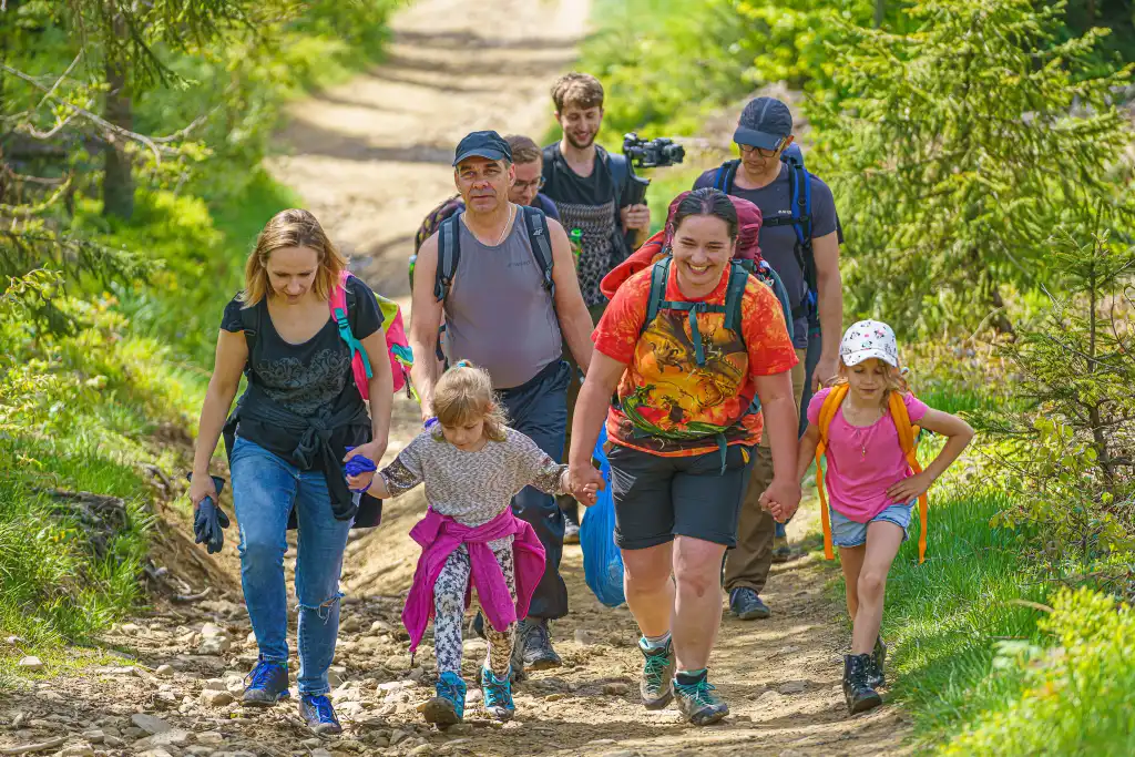 Wielki finał akcji "Dbam o sądeckie". Uczestnicy posprzątali szlak prowadzący z Obidzy na Radziejową