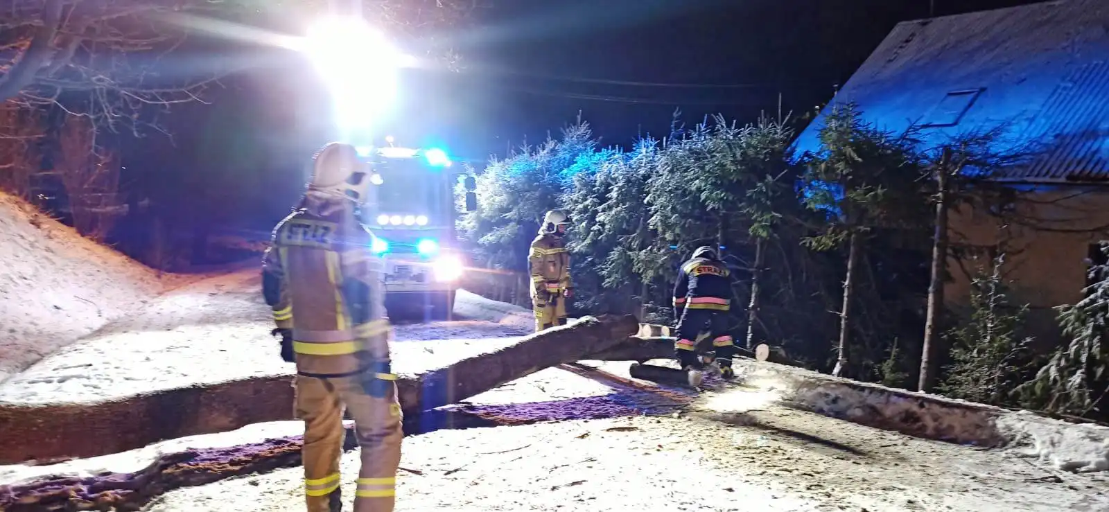 Poniedziałkowe załamanie pogody na Sądecczyźnie. Interweniowali strażacy