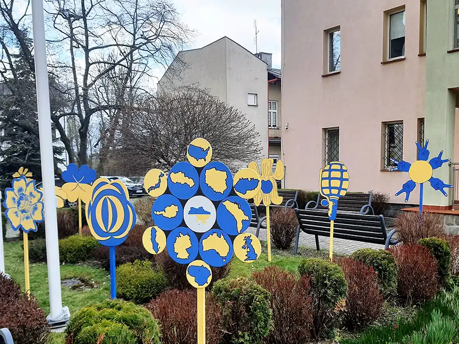 Kwiaty dla Ukrainy - akcja artystyczna studentów PWSZ