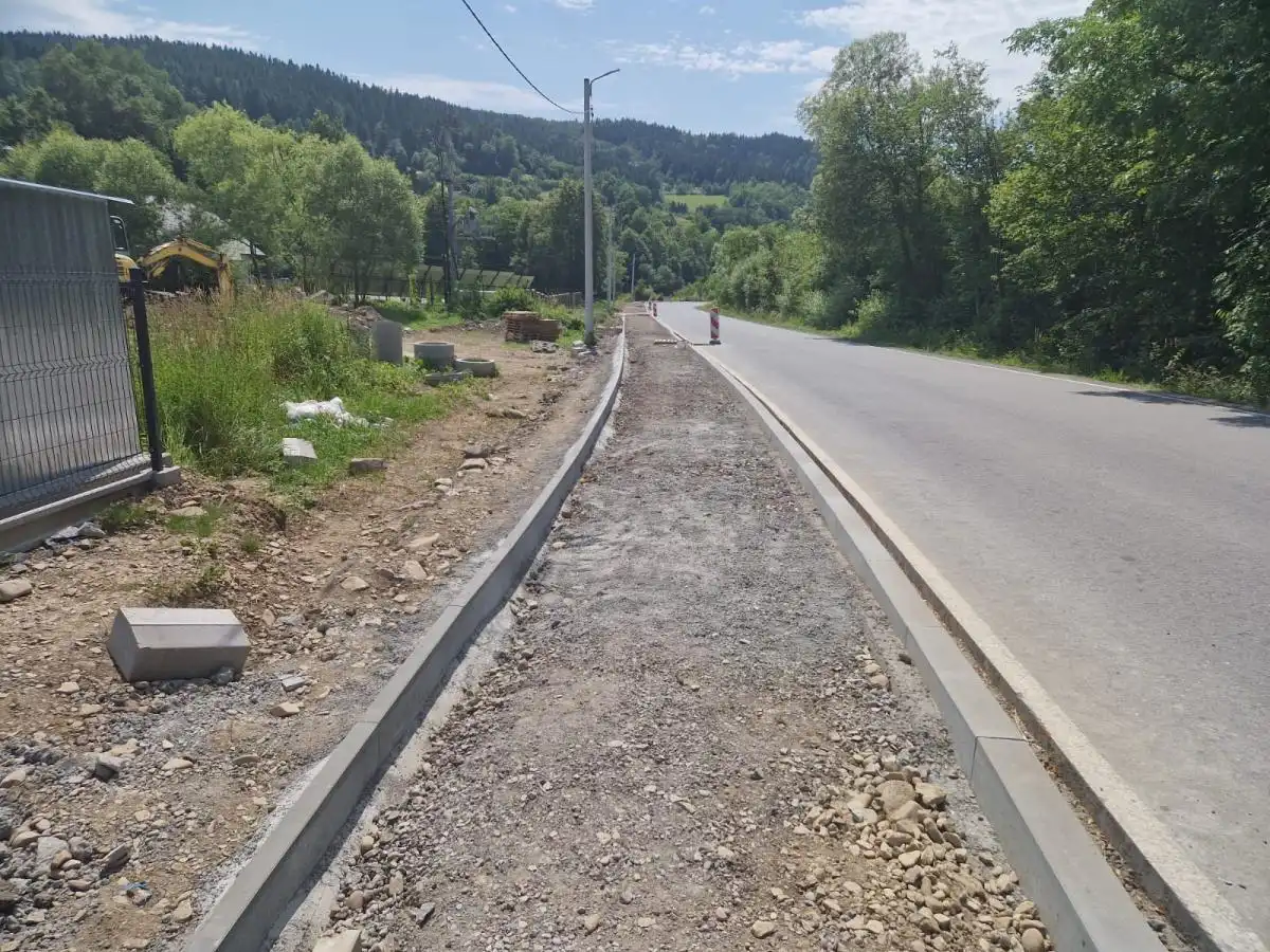 Budowa chodników na terenie gminy Kamionka Wielka ruszyła. Widać już pierwsze efekty
