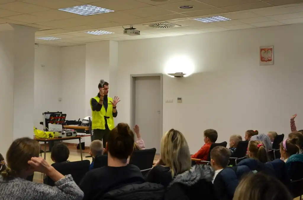 Mali goście z wizytą w Komendzie Miejskiej Policji w Nowym Sączu