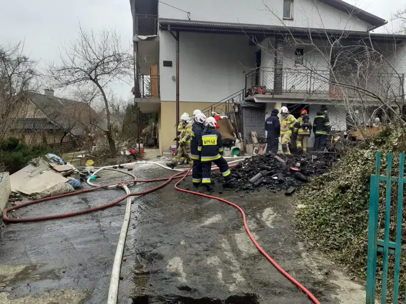 Tragiczny pożar budynku mieszkalnego. Nie żyje jedna osoba