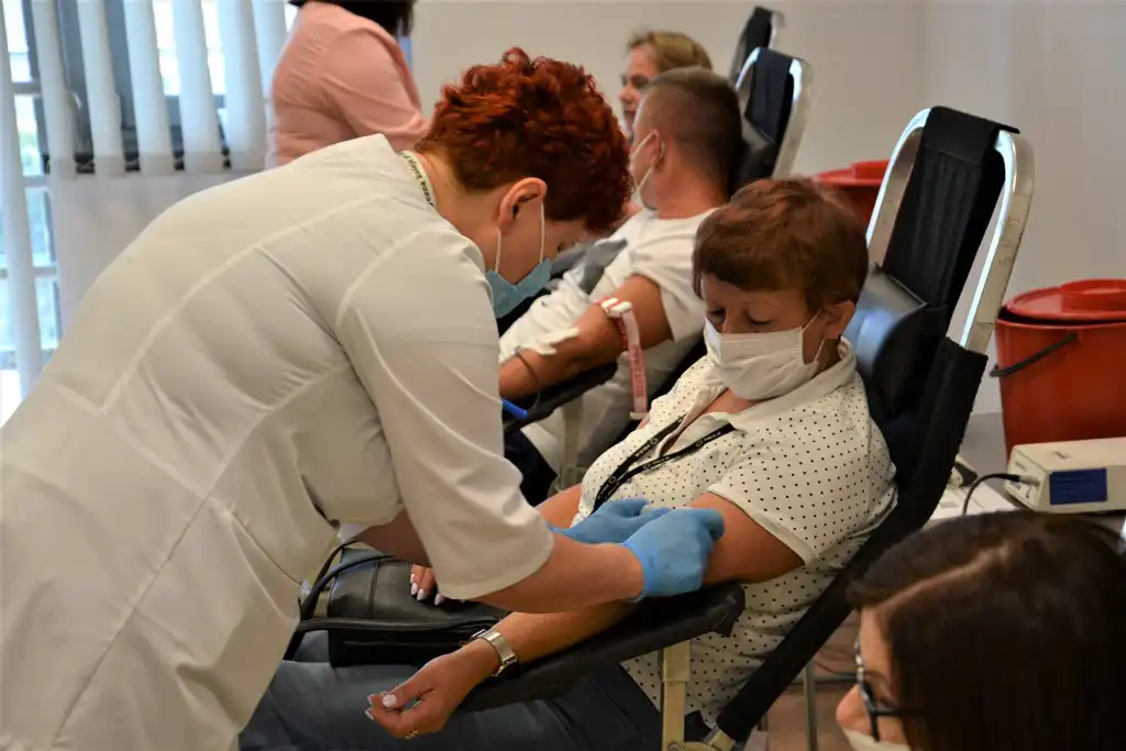 Akcja „103 litry krwi na 103. rocznicę powstania Policji” trwa nadal. 22 czerwca w Nowym Sączu zebrano ponad 8 litrów krwi