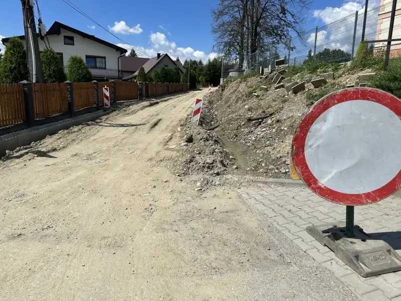 Trwa odbudowa drogi Łęka Wykop – Koniuszowa – Mogilno