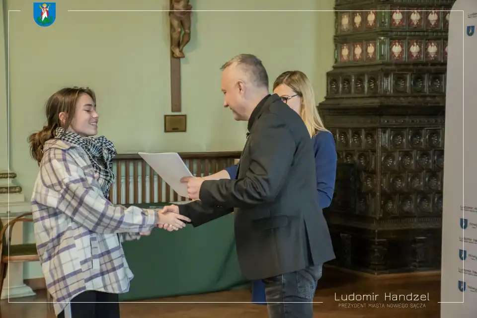 Nowy Sącz: Dzieci i młodzież otrzymały sprzęt komputerowy