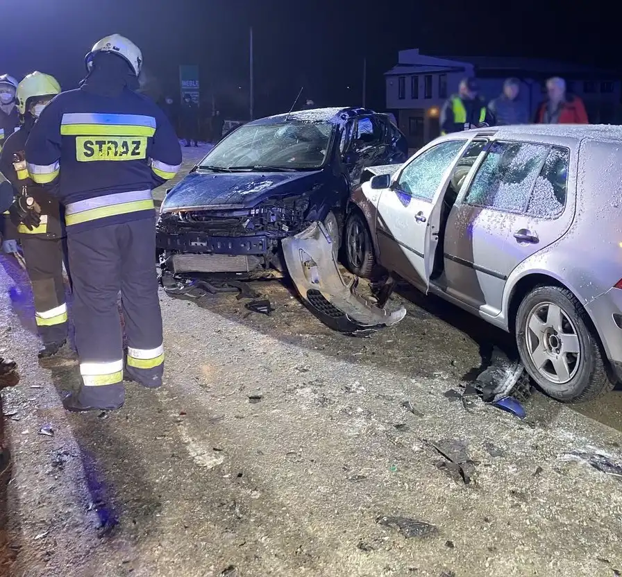 Wypadek w Gołkowicach Dolnych. Zderzyły się 4 samochody. Trzy osoby w szpitalu