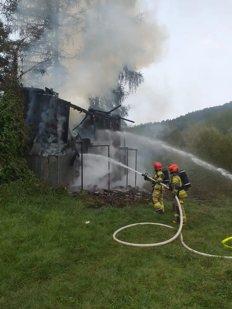 Pożar w Marcinkowicach. Spłonął drewniany budynek