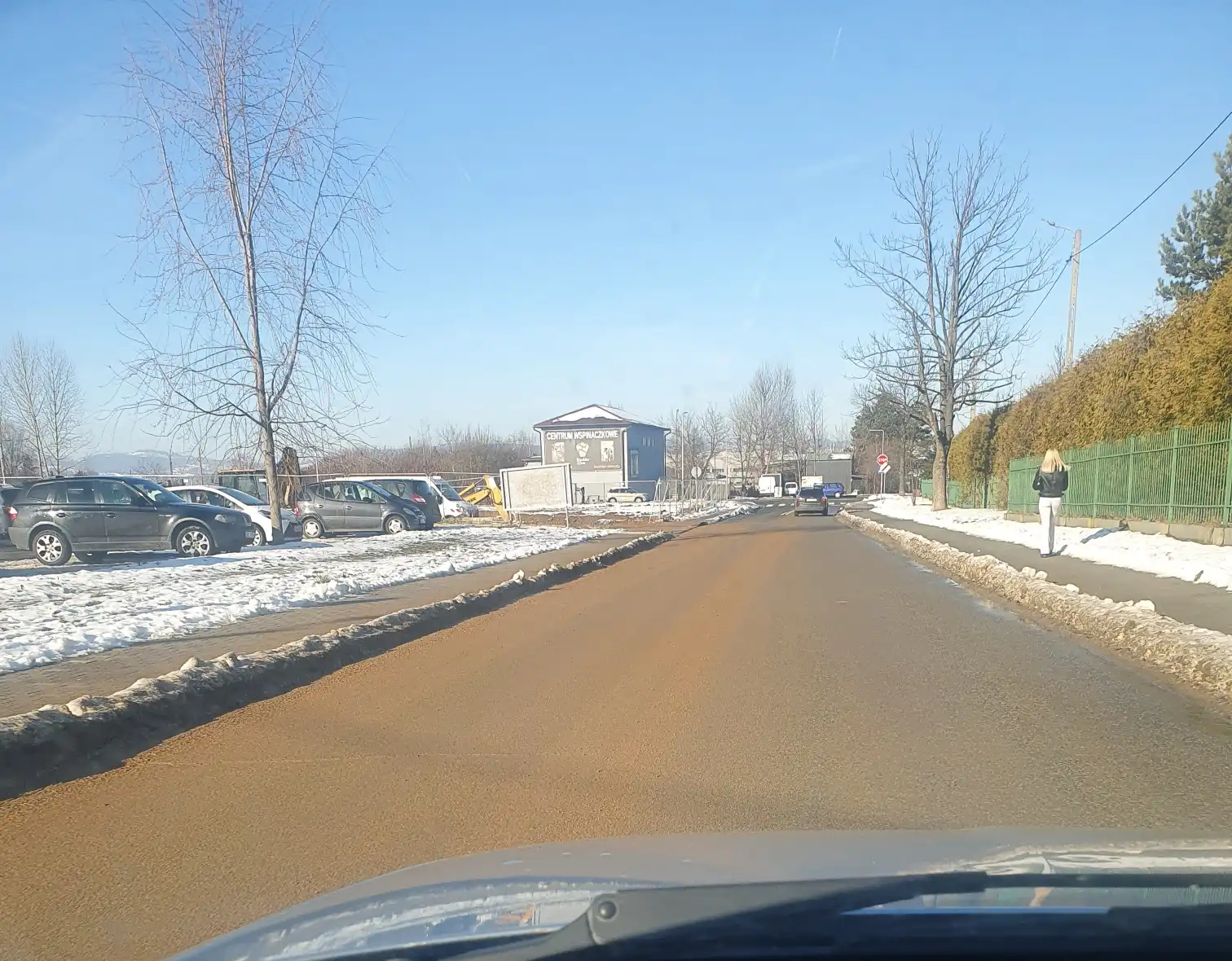 Chodniki i ulice na Kusocińskiego oblepione błotem. STBS reaguje na skargi mieszkańców