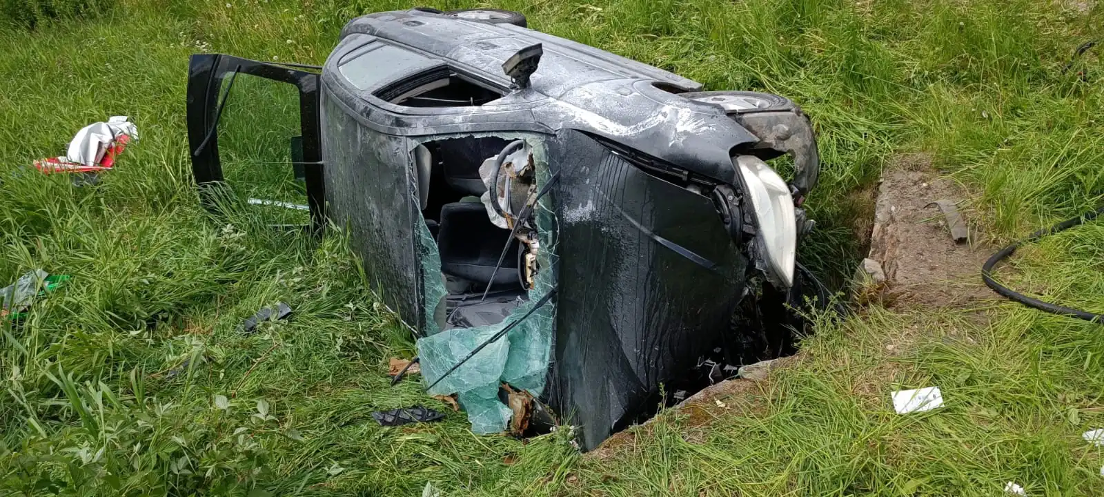 Krynica-Zdrój: Opel wypadł z drogi i uderzył w przepust