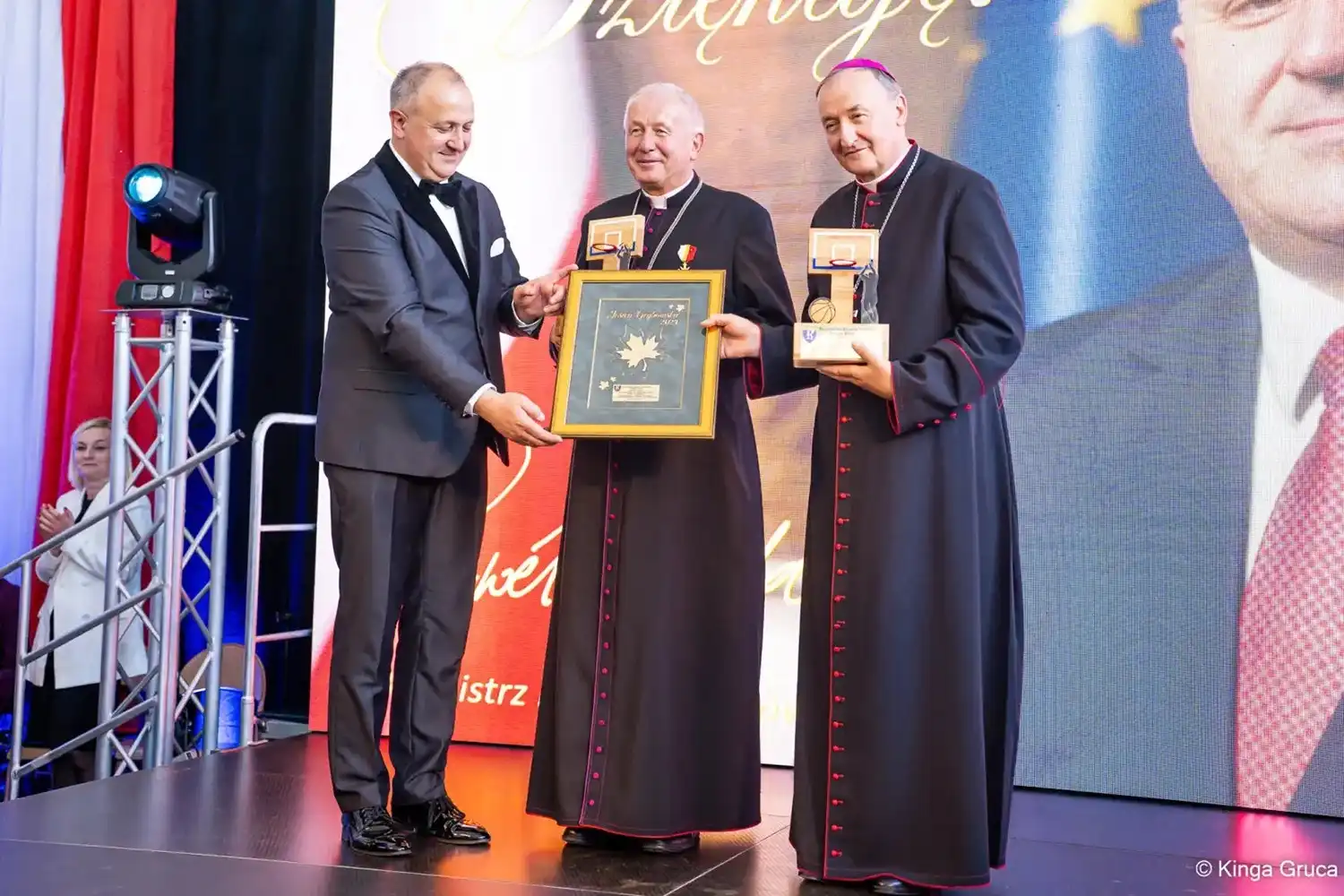 Nowoczesna szkoła i złote jabłka w Grybowie. Wielkie otwarcie SP nr 2