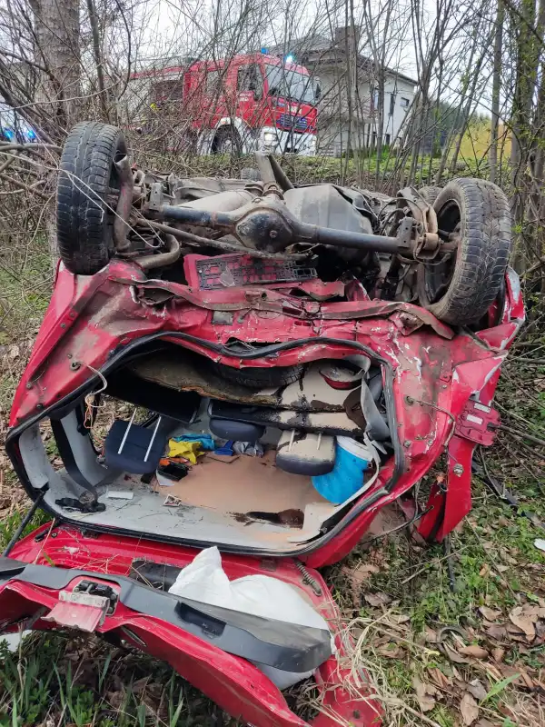 Niecew: Tragiczny wypadek samochodowy. Nie żyje jedna osoba