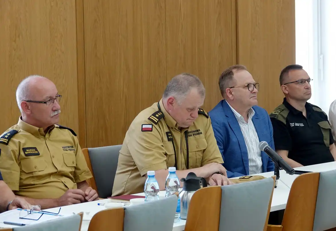 Posiedzenie Powiatowego Zespołu Zarządzania Kryzysowego. Dyskutowano o bezpieczeństwie podczas wakacji