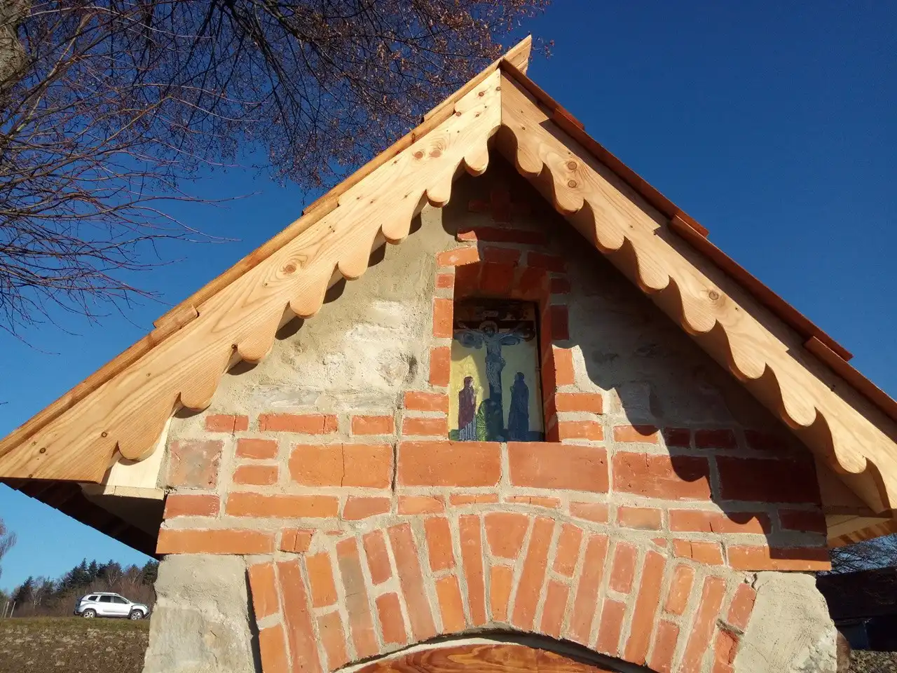 Kolejna kapliczka po renowacji