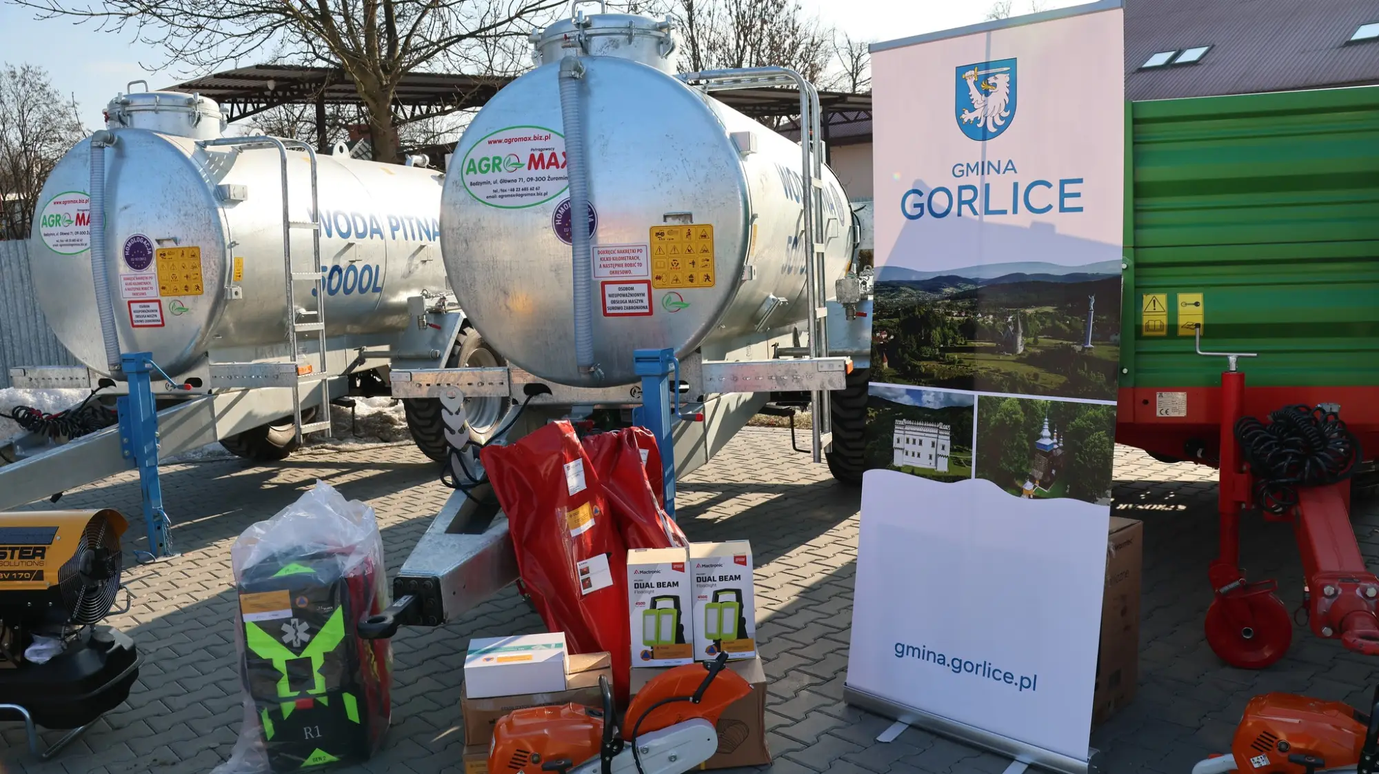 Koparka, agregat i defibrylatory. Gmina Gorlice inwestuje w bezpieczeństwo