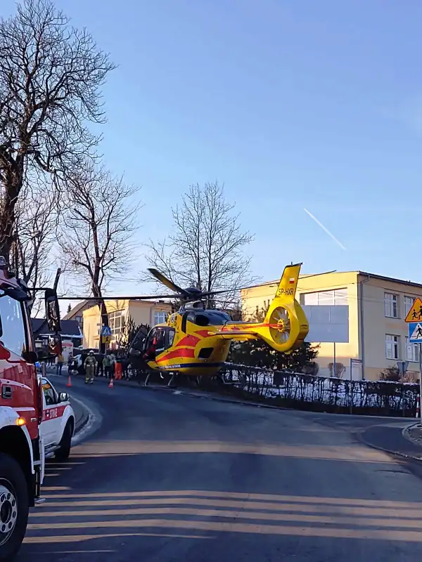 Grybów: Mężczyzna został wciągnięty do maszyny drogowej