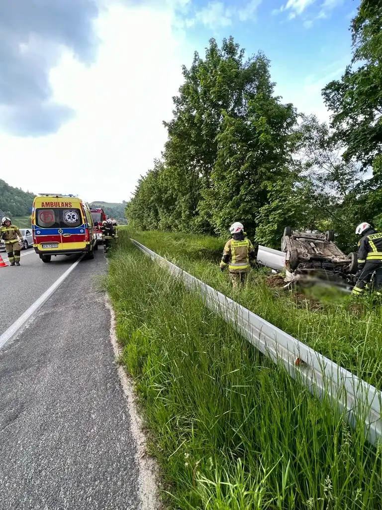 W Barcicach dachował samochód osobowy